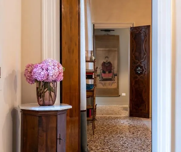 Palazzo Borgoloco Daire *